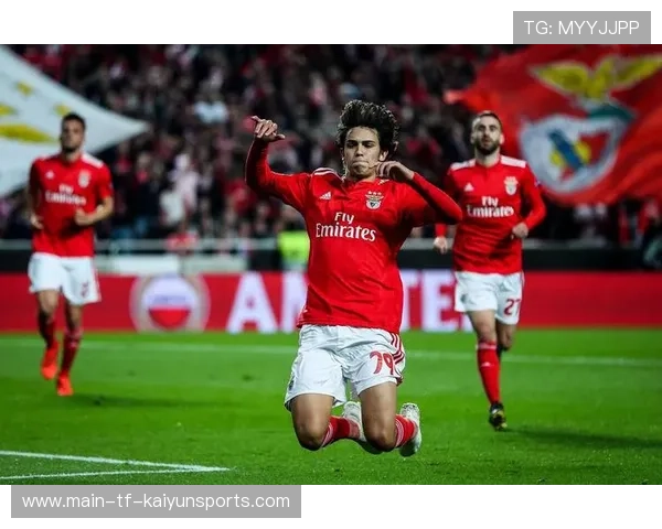 若昂·费利克斯更衣室自拍走红，球迷兴奋不已