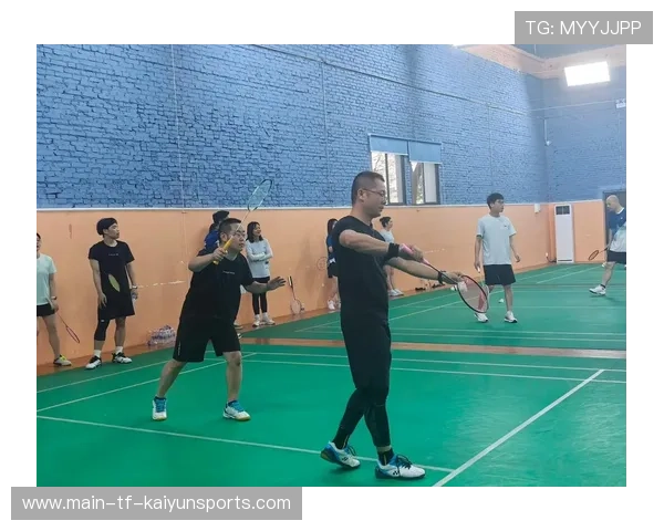 羽毛球明星深情比心感谢无限支持的粉丝们