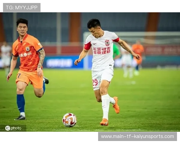 曹永竞禁区边缘起脚劲射,皮球划出弧线直入死角 曹永竞禁区边缘起脚劲射,皮球划出弧线直入死角